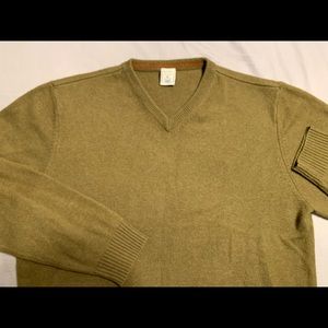 Old Navy:Olive V-neck sweater:46%acrylic-28%lambs wool-26% nylon, Size XL